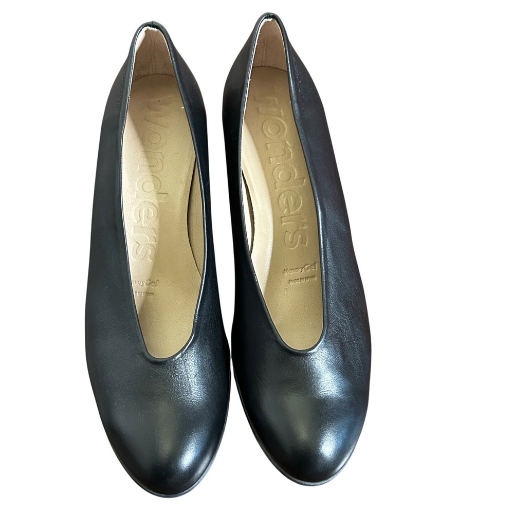 NWOB Wonders Women's Almonds Toe Pump Black size 41 Block Heel Minimalist Career